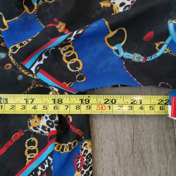 Kut from the Kloth Elegant Button-up Tie Neck Blouse - chain design - size small - Picture 12 of 14